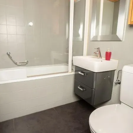 Apartment Charming And Comfortable 1 Bedroom In *